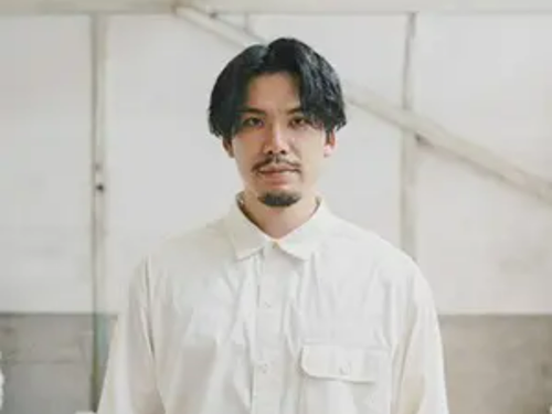初日に訪問する「丸進工業」の武鑓（たけやり）悟志さん。倉敷市出身で中学卒業後にカナダへ留学。2018年に帰国。2021年に家業である「倉敷帆布」でものづくりのすばらしさを伝えるために活動中。
