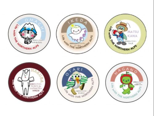 ブースでは缶バッジをプレゼント、3つ以上集めた方にはささやかなご当地グッズを差し上げます（先着順）