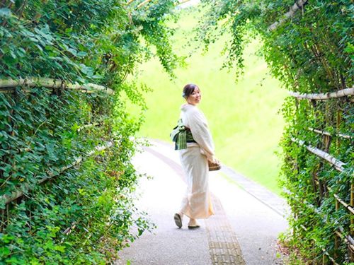 こちらは陶芸の村公園にある「ハギのトンネル」。市街地だけでなく、様々な場所を歩いてみてくださいね。