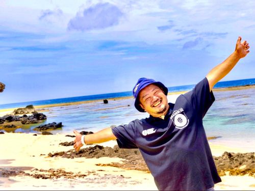 【現地ガイド兼コーディネーター：森岡さん】移住して6年目になりますが、未だに毎日ワクワクして生活しています！移住体験ツアーでは一緒に沖永良部の島感を楽しみましょう！！