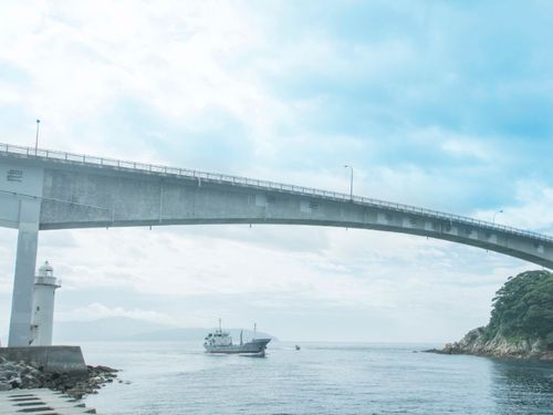 室津半島と長島を結ぶ上関大橋