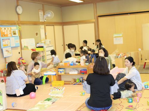 （子育て支援も充実）地域子育て支援センターの様子