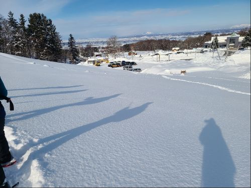 晴天だと白い雪が青っぽくみえるんです！