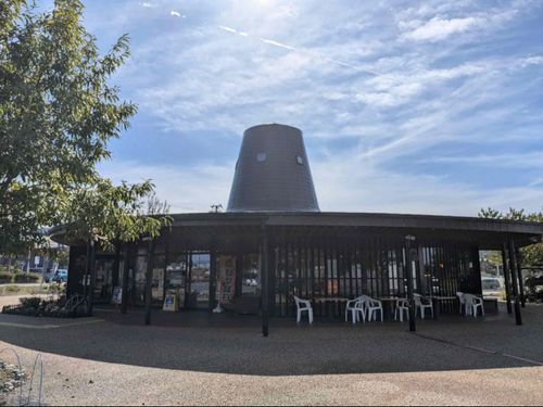 ランチやBBQが楽しめる「HAT」