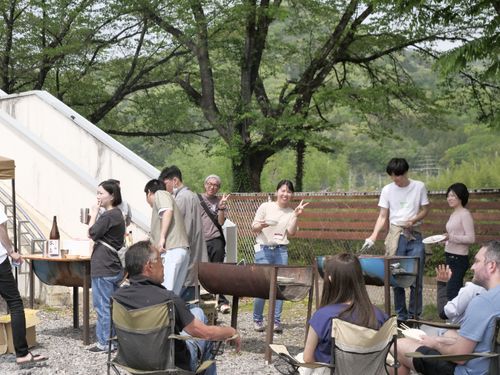 地元の人、移住者が集まった交流会の様子です。地域の人と仲良くなれる機会はたくさんあります！