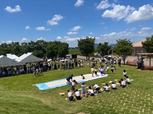 広場で子どもたちのイベントを開催。福祉課にご相談いただければ柔軟に対応可能。