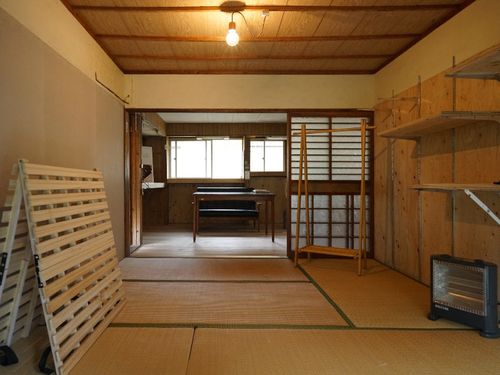 障子・襖（鍵付き）で部屋を区切ったり開いたりが可能です。