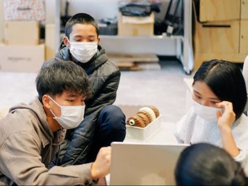 子ども同士で、時には大人も交えて「やってみたい！」と語らいます。
