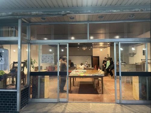 空き店舗を活用したスペースの利活用企画（空きビルを利活用したまちの基地アンテナでのイベントの様子）