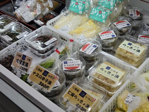 道の駅仁保の郷に並ぶ漬物