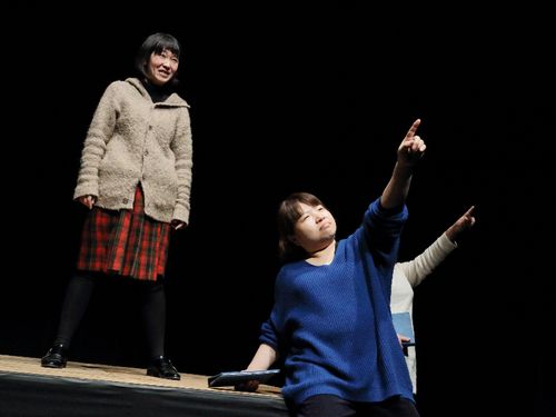 町の人が町のエピソードを演劇