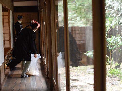ビニール袋で作る簡単な方法は、お庭（国指定名勝庭園）を愛でながらどうぞ！