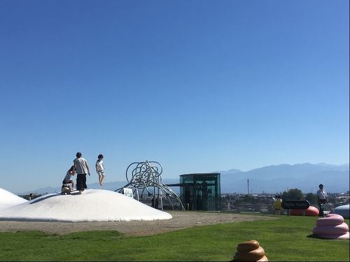 人気スポット・富山県美術館屋上広場
