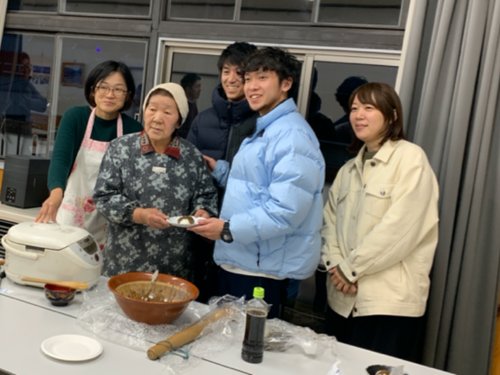 地域の女性たちとお弁当を販売する企画も生まれました。