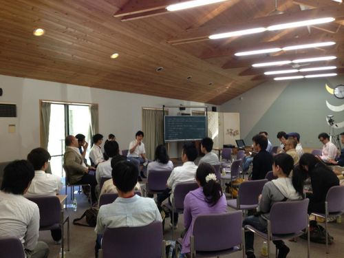 街づくりの講演や会議にもどんどん参加します。