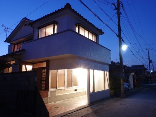 家の灯りが、まちを照らします。