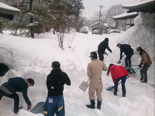 冬は雪がたくさん降り積もります（雪かきボランティアも募集しています！）