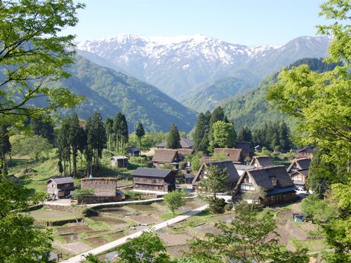 山もあります～世界遺産相倉合掌造り集落（南砺市）～