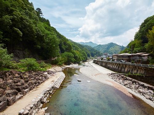 アユやアマゴ釣り川遊びで人気急上昇中！！ホテルの目の前を流れる清流「北山川」