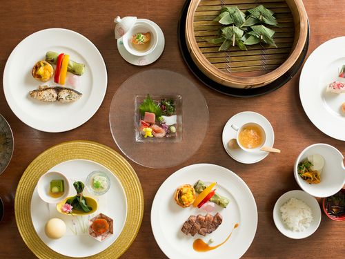 「べっぴん料理」というコンセプトの創作会席料理。心も身体も中からきれいに。