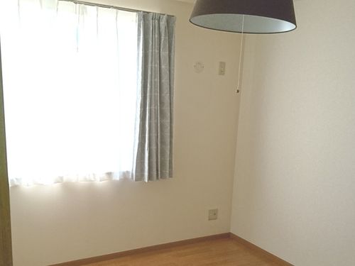 2DKなので寝室は居間、キッチンとは別室です。