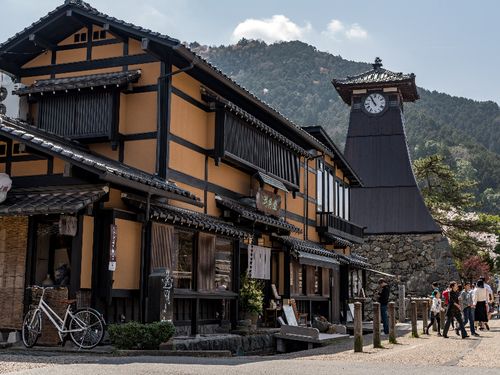 活動拠点「たくみ工芸」付近の風景「城下町の出石」