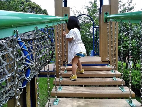 海の音が聞こえる公園。隣に段ボール滑りできる広場もあります！