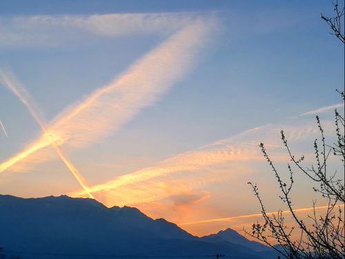 左の連なりが鳳凰三山、その横は甲斐駒ヶ岳