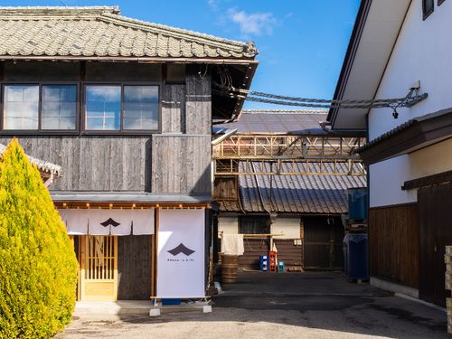 築１００年の職人の宿舎が、酒蔵ホテルに生まれ変わりました