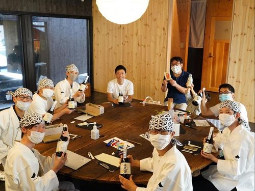 同じ回にご参加されたお客様同士は、みんな日本酒好き！とても仲良くなります。