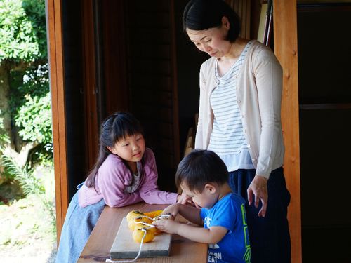 様々な季節に応じた体験プログラムを通じて食の大切さを学びます。