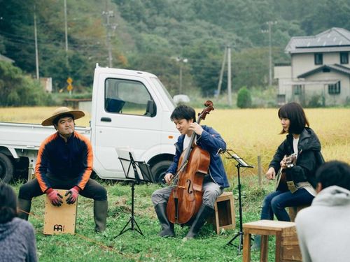 柳澤さんの活動の１つであるチェロ演奏