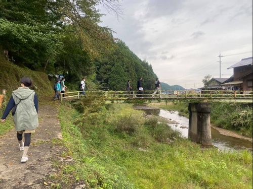 地域の資源や歴史を知るディープツアーも開催