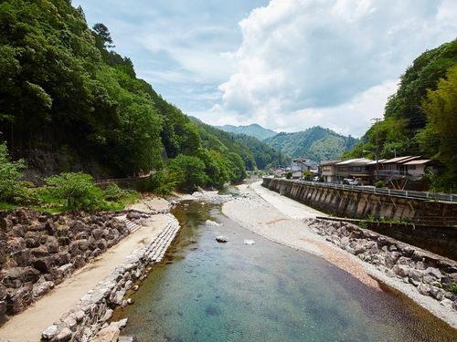 アユやアマゴ釣り川遊びで人気急上昇中！！ホテルの目の前を流れる清流「北山川」