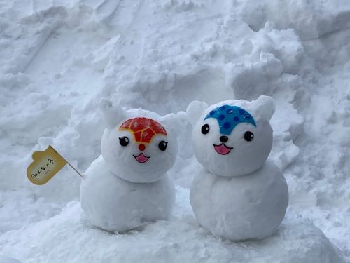 あさっぴー＆ゆっきりん（ゆるきゃら）も雪だるまで応援
