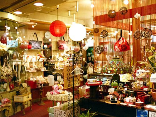 2021年秋冬を目安に、1階の雑貨店（趣味の店）の事業を転換し、新しい取り組みをスタートしたいと考えています。