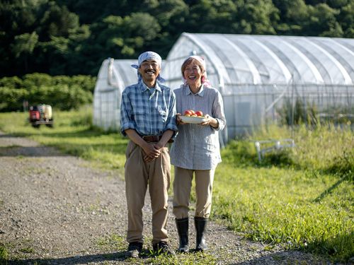 「アテネファーム」を営む中田夫妻。独自のブランドを作り上げ、ファンも多い。［ずっと夢見てきた田舎暮らし。健やかでおいしいトマトを一生つくり続けたい～　http://shimokawa-life.info/interview/interview-vol07/ ］