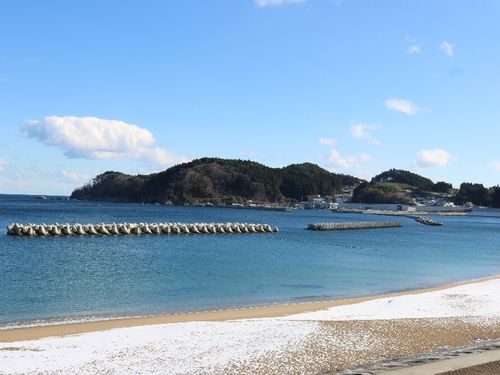 中心市街地から東に車で15分。海と共に生きる町。