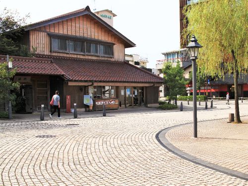 公衆浴場までは徒歩5分。地元民もよく利用する。