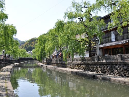駅は玄関、旅館は部屋、まち全体がお宿の城崎温泉