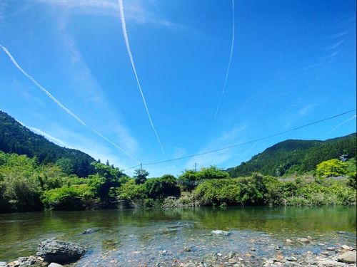 浦川・上市場は鮎釣りが盛んな町