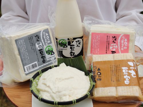 石豆富だけでなく、すったてや豆乳もあります。将来的には新製品の開発にも取り組みます！