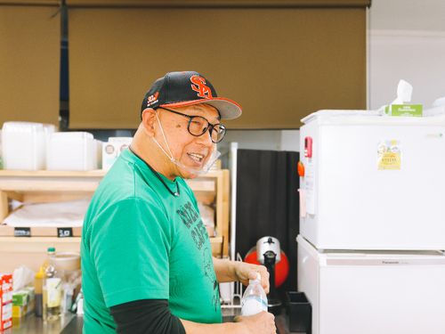 町ぶらロケでテレビの取材も受けたことがあるDOZO　CAFEの名物オーナー