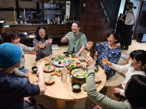 旅行者以外にも地域の人たちも訪れます