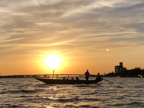 船の上で撮った利根川からの夕日、僕のお気に入りの景色です！