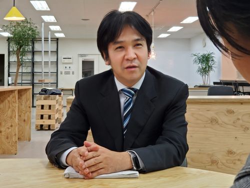 晄直紀センター長