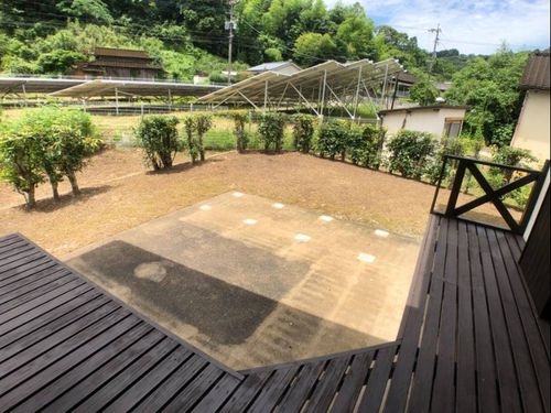 植木まで庭を自由にいじり放題！隣には購入可能な空き地も