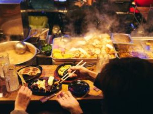 中州の屋台村は観光客も地元の人も一緒に盛り上がれる場所です！