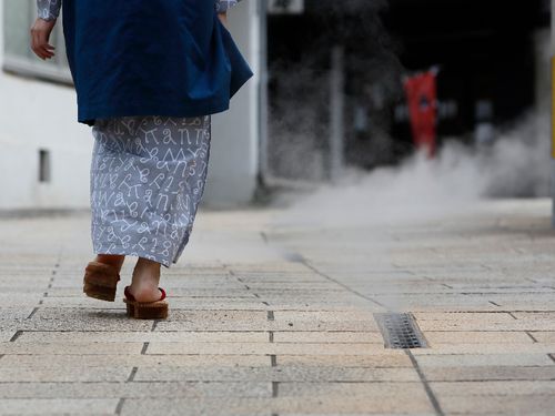 お湯に浸り、街を歩く日常。