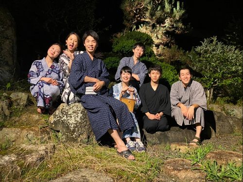 住人達とオーナー夫婦と友人と